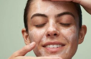 Les traitements de l’acné en été et l’effet du soleil sur l’apparition des boutons Les traitements de l'acné en été et l'effet du soleil sur l'apparition des boutons